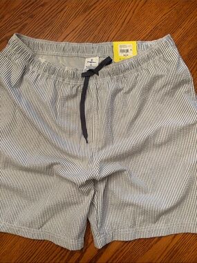 Men's Seersucker Drawstring Shorts - Blue/White Stripe